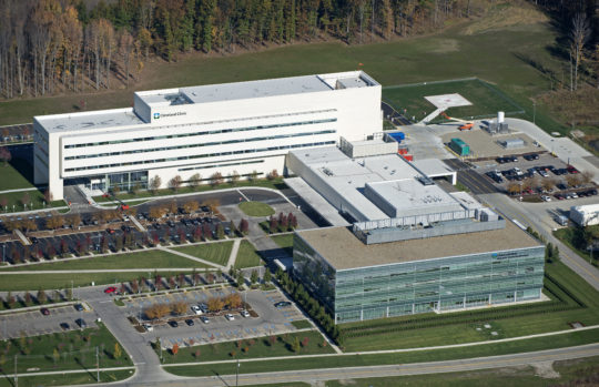 Cleveland Clinic Avon Hospital Avon, OH - 220,000 sf, 5-story facility offering 2 floors of inpatient services, 3 floors of inpatient beds (114 beds), 12 ICU rooms. Includes renovations/modifications to existing facility for ED, OR Suite, Imaging Suite and public circulation corridors and walkways.